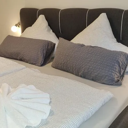 Pension Likedeeler Suite Roger De Flor-3
